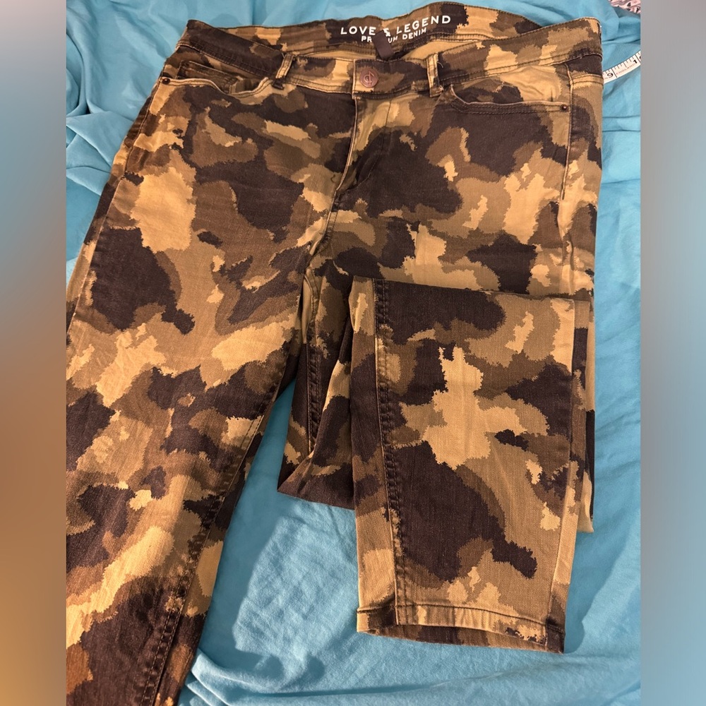 Love & Legend, green camo denim, sz 20